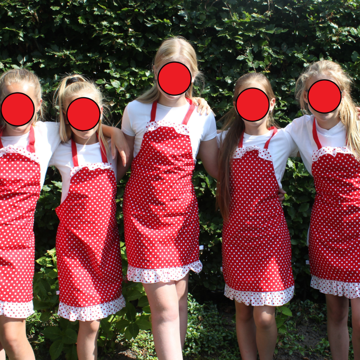 Schorten met rood gezicht